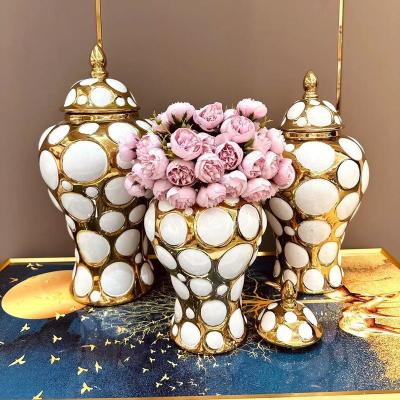 China European style European light luxury gold silver ceramic general pot home vase with lid decoration for sale