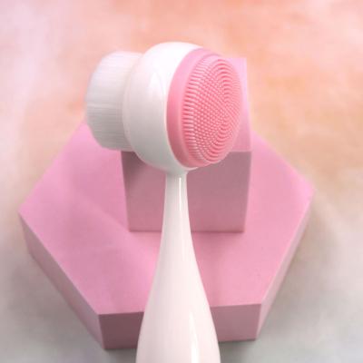 China Hot Selling Deep Cleansing Amazon 2 in 1 Portable Dual Sided Fiber Bristle Silicone Face Sweep Facial Cleansing Brush with Handle for sale