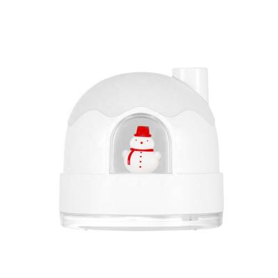 China Cute USB Mini Diffuser Warm Light Mist Maker Humidifier Hotel Snowman Creative Gift for sale