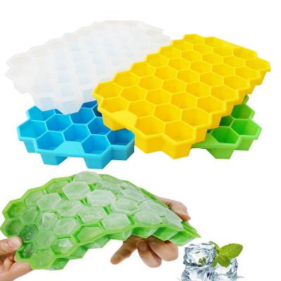 China Sustainable Bpa Silicone Ice Maker Honeycomb Free Ice Tray With Removable Lid for sale