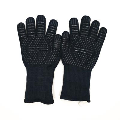 China Hot Selling High Temperature BBQ Gloves Heat Resistant Oven Gloves Home Fireproof Wear Resistant Outdoor Kitchen Oven Gloves for sale