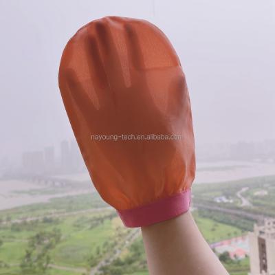 China EXFOLIATING New Design 100% Silk Exfoliating Glove Gloves Skin Friendly Reusable Soft Bath Gloves for sale