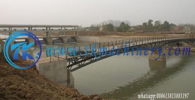 China Steel Pedestrian Bridge with Long Span and Heavy Load Capacity in Anti-Skid Deck for sale