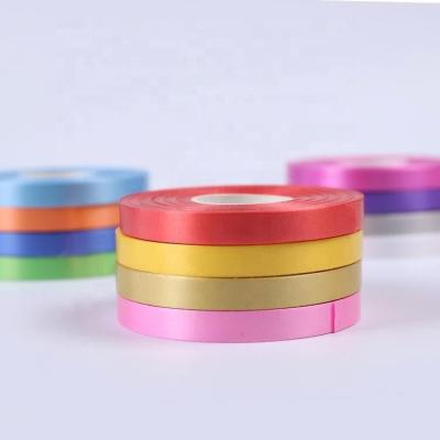 China Metallic/Iridescent/Holographic/Glitter/Glossy/PP 8mm*30M Wholesale Colorful DIY pp balloon edging ribbon for wedding decoration for sale