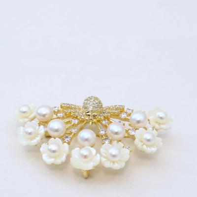 China Fashionable High Quality Luxury Freshwater Brooch Inlaid Alloy Zircon Peacock Pearl Shell And Zircon For Women for sale