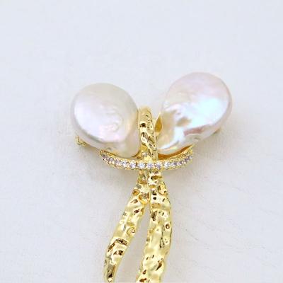 China Best Fashionable Selling Colorful Natural Baroque Pearl Brooch With Bowknot Shape Alloy Zircon Material For Women for sale