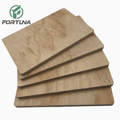 China Raincoat ; Linyi Factory Competitive Price Commercial Plywood Pine Furniture Plywood for sale