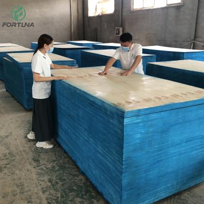 China Raincoat ; Competitive Price Melamine Glue Pine Plywood 9mm 12mm for sale