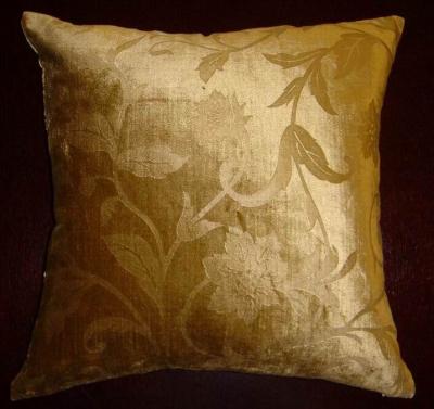 China Memory Sofa Seat Leaf Pattern Printed Household 100% Silk Polyester Cushion for sale