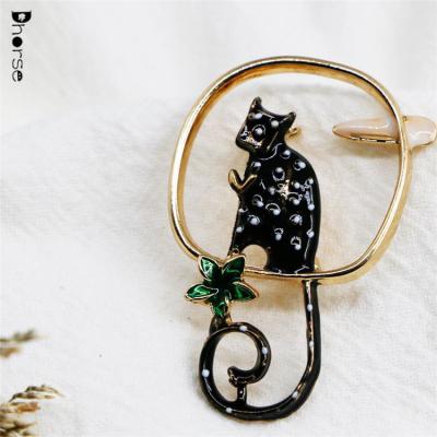 China Beautiful luxury fashionable cat painting brooch for girls for sale