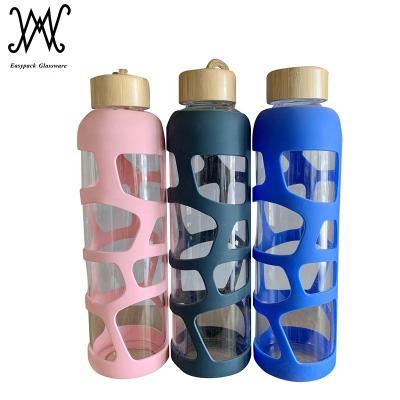 China 600ml 20oz borosilicate glass sustainable water bottle with lid silicone bamboo sleeve BPA free for sale