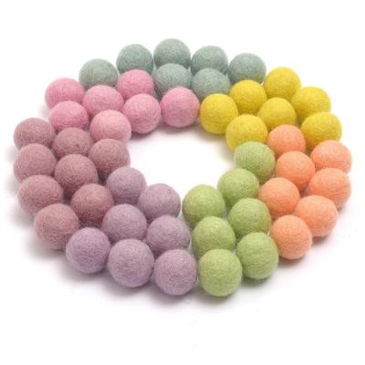 China DIY Eco - Friendly Handmade Wool Felt 2 Cm Balls Decoration for sale