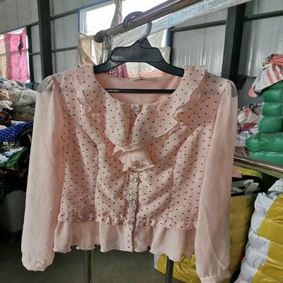 China Second-hand clothing factory mixed wholesale used clothes summer fashion second-hand women's comfortable cloth second-hand long-sleeved T-shirt for sale