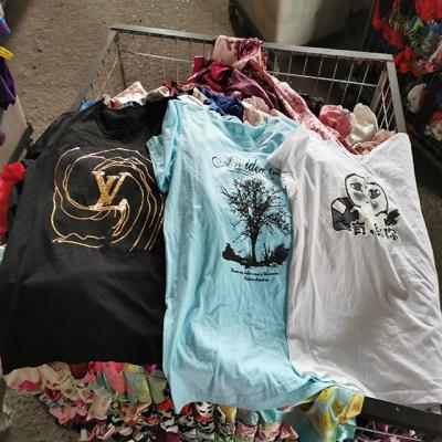 China Mixed second hand clothing wholesale fashion used clothes clean used t-shirts mix used clothing second hand t-shirts for men for sale