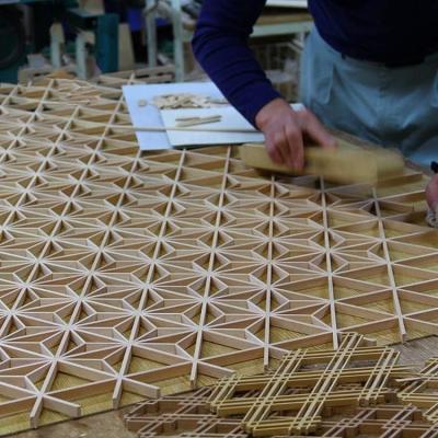 Cina Schermi decorativi rustici del divisore di Kumiko Led Water Bubble Wood di legno per il ristorante in vendita