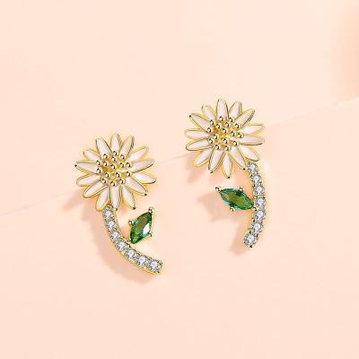 China Cool Design Daisy Earring Stud Earrings 925 Sterling Silver Romantic Fashionable Summer Girl Flower Earrings for sale