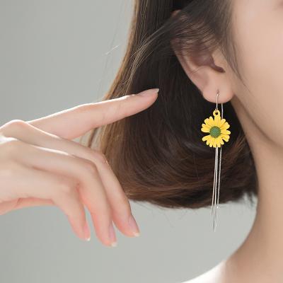 China Romantic Aretes Japanese Daisy Shape Jewelry Party Women Earrings 925 Sterling Silver Earrings Tassel Earrings for sale