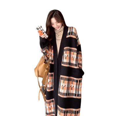 China 2021 autumn new winter coat fashion style Korean top cardigan long sweater anti-wrinkle plaid sweater for women for sale