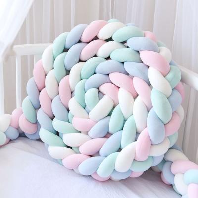 China Nondisposable Braided Braids Tied Bumper Baby Crib Bumper Baby Hug 3 Baby Crib Bumper for sale