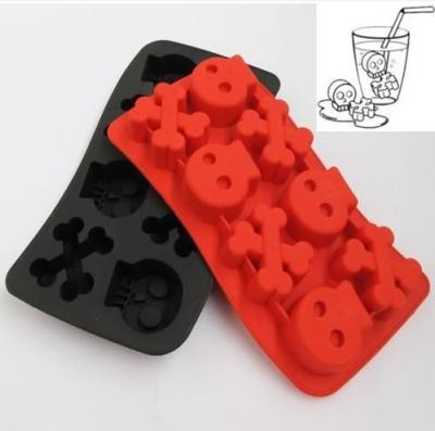 China QM Viable Halloween Approved 3D Skull Silicone Ice Cube Tray for sale