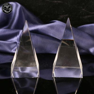 China China White Crystal Glass Paperweight Table Decoration Pyramid Crystal Paperweight for sale