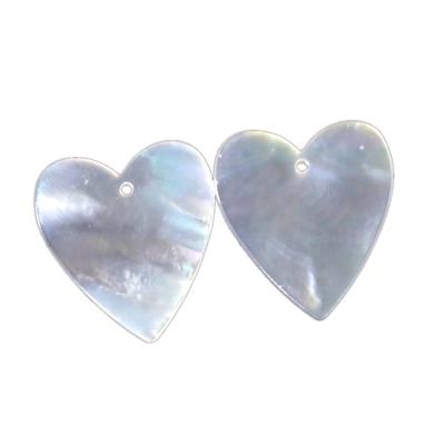 China Natural white color game or fire shell flat cut pearly heart with hole for sale