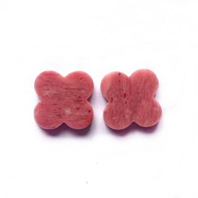 China 2021 Natural Hot Sale Gemstone Pink Rhodonite Four Leaf Clover Gemstone Game Or Fire Color Gems For Brand for sale