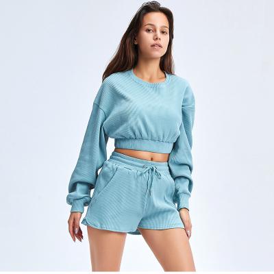 China Breathable Two Piece Top And Yoga Set Gym Clothing Crop Shorts Set Women Fitness Sport Set Workout Clothes Women Jogging Suits Sportswear for sale