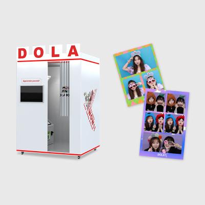 China Time-limited Shopping Malls DOLA Magic Mirror Photo Booth For Events for sale