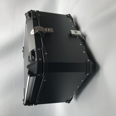 China 85L Black large motorcycle delivery box motorcycle trunk bike waterproof top case aluminum alloy motorcycle tail boxes en venta