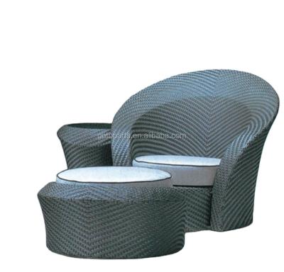 China modern outdoor garden furniture wicker table and plastic chair garden table and chairs for sale