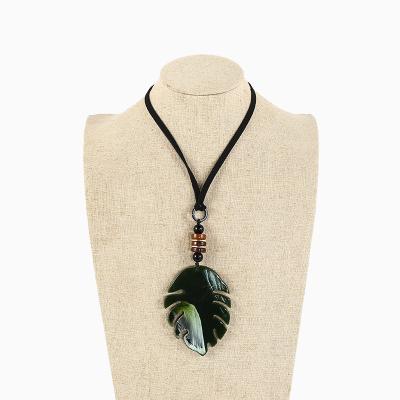 China 2021 New Jewelry High Quality European and American Forest Necklace Female Exaggerated Clavicle Short Pendant Acrylic Leaf for sale