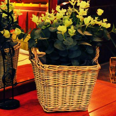 China Small China White Wicker Flower Basket for sale