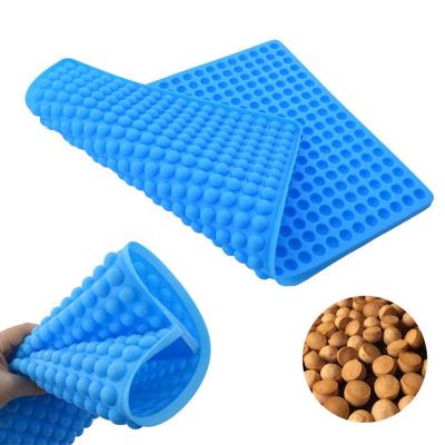 China Customized Viable Small Dot Cake Decoration Biscuit Pet Dog Treat Silicone Mold for sale