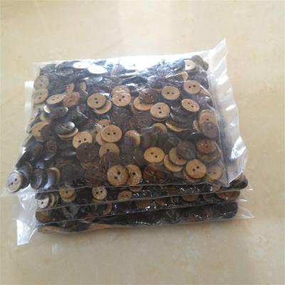 China 1000pcs Washable Natural Eco-friendly Coconut Shell Wood Button For Clothing 2 Hole Children's Scrapbook Decorative Sewing Accessories for sale