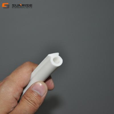 China customized OEM white foam rubber strip en venta