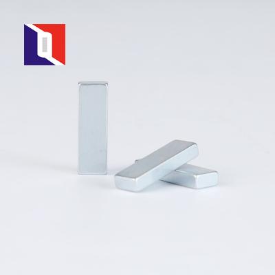 Китай Industrial Magnet N35 N42 N45 N52 Square NdFeB Magnet Block Shapes Rectangular Neodymium Magnet продается