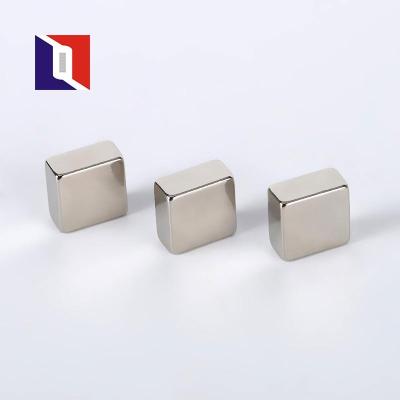 China Professional Industrial Magnet Ndfeb Manufacturer N35 Doll Magnet Block Neodymium Magnet à venda