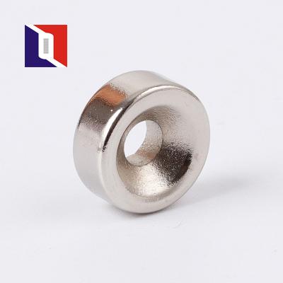 China N52 Industrial Strong Small Round Countersunk Magnet Head Neodymium Magnet en venta