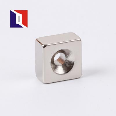 China Industrial Magnet N52 Permanent Square Magnet Neodium Magnet With Countersunk en venta