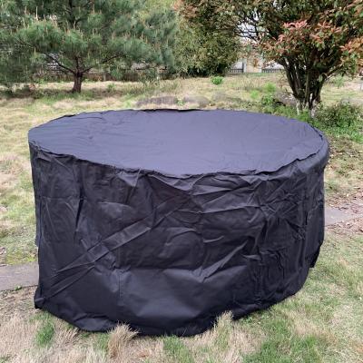 China Outdoor Round Table and Chair Set Covers 80 Inch Polyester Water Proof Threshold Point Patio Table Chair Set Waterproof Furniture Cover for sale