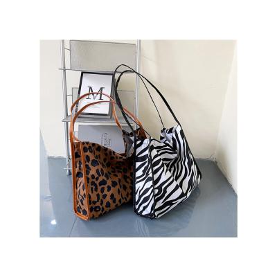 China High quality factory supply low price shoulder bags popular ladies shoulder bag armpit handbag for sale