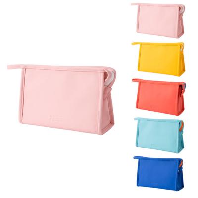 China Fashion Logo Pu Leather Custom Made Wholesale Carry-all Pocket Fashion Toiletry Travel Makeup Running Cosmetic Bag for sale