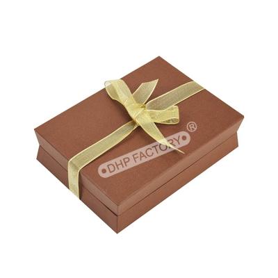 China Stylish  Chocolate Gift Boxes With Ribbon Handle And Lid Easy Carrying for sale