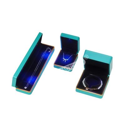 China Luxury Jewellery Presentation Box Necklace Display Box Tailored Made for sale