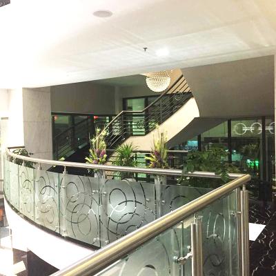 China Modern Exterior Frameless Aluminum U Channel Glass Railing Systems For Decks for sale