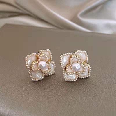 China Friendly Material Camellia Designer Earings Collection Luxury Designer Jewelry Rhinestone Stainless Steel Pearls Earrings Latest Catalogue for sale