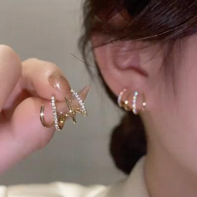 China FASHIONABLE Four Claw Earrings 2022 Luxury Trendy Zircon Ear Wrap Cuff Circle Zircon Needle Claw Earrings For Women Girls for sale