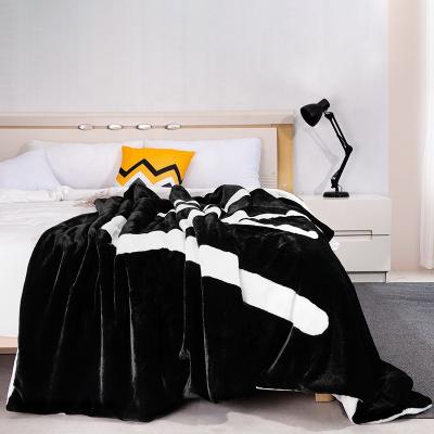 China Lowest Price Single Soft Polyester Fleece Warm Thick Blanket Throw Blanket for sale