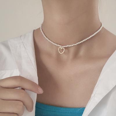 China 2021 Fashion Trendy Sweet Girl Pearls Women Heart Shaped Love Clavicle Chain Necklaces Elegant Choker Necklaces Jewelry for sale